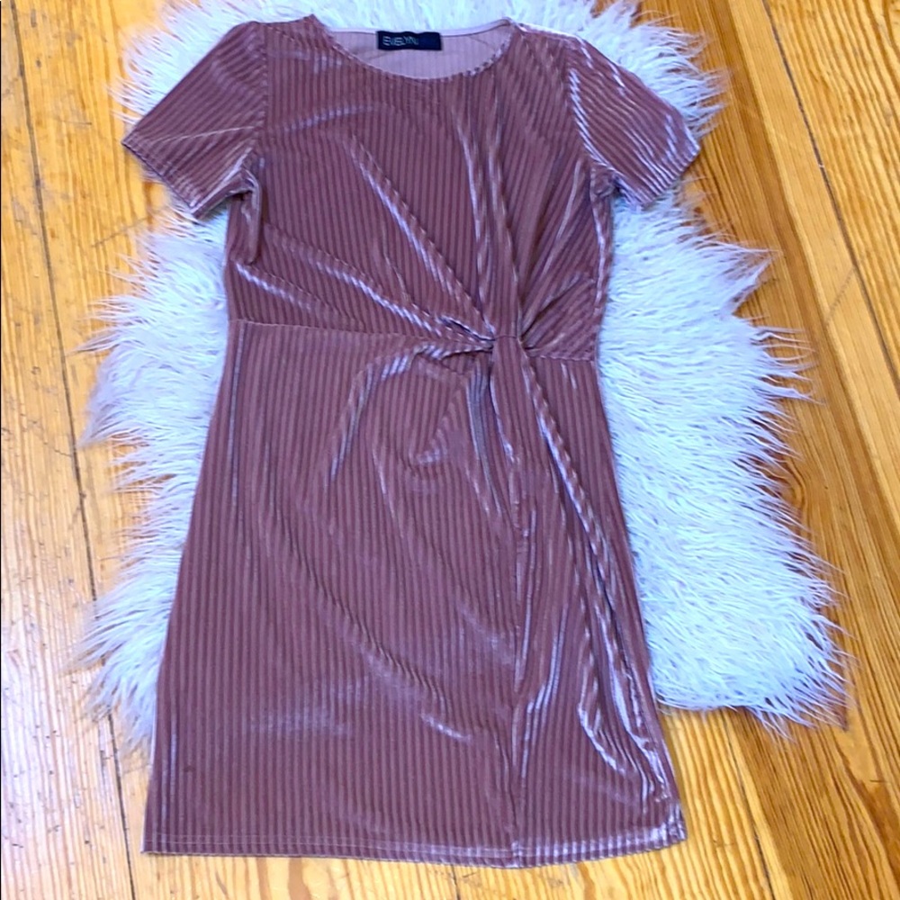 SUPER CUTE BLUSH VELVET PARTY DRESS!
